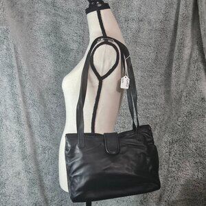 stone mountain black shoulder bag in good condition